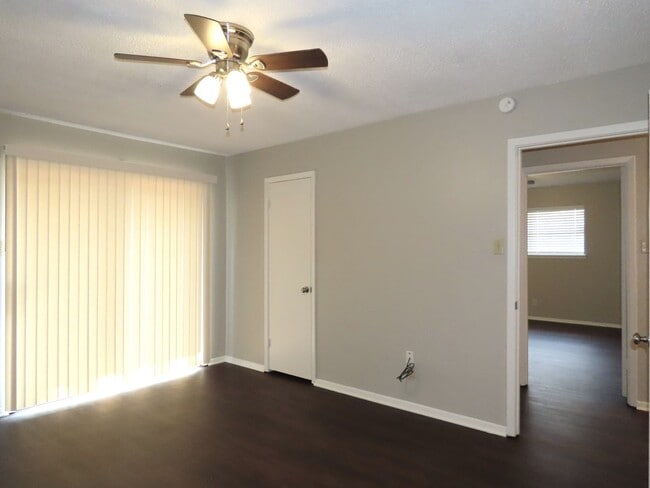 Building Photo - South Tyler! Beautiful 3 Bedroom, 2 Bathroom Duplex