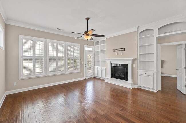 Building Photo - 4 Bedroom Home with Finished Flex Space Ab...