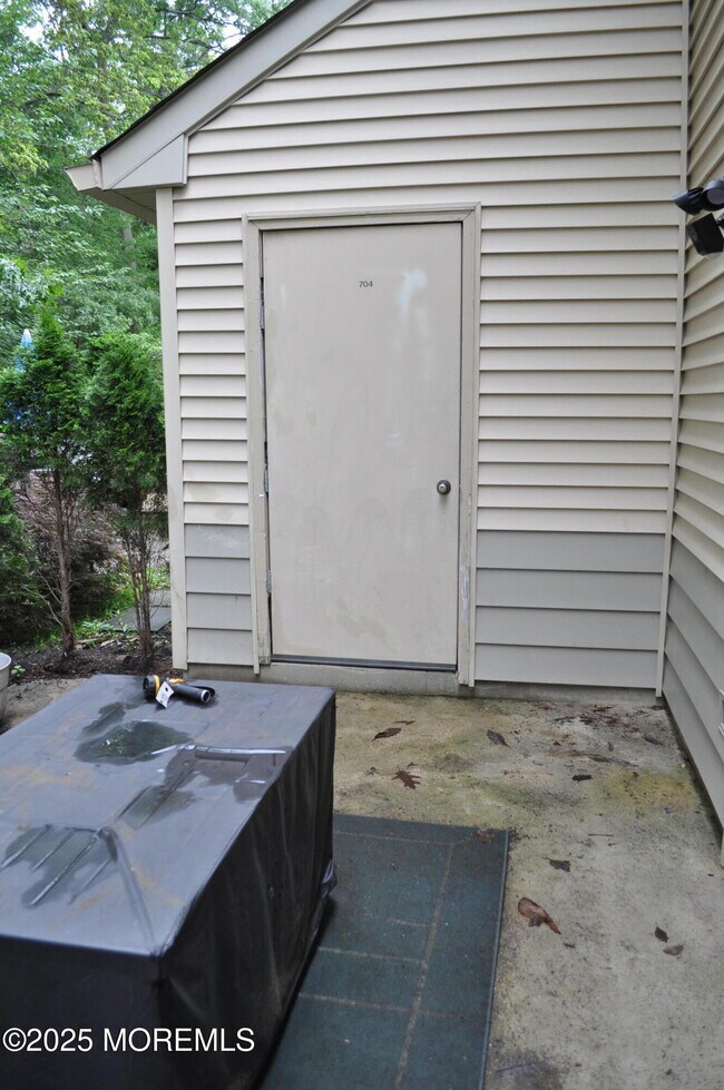 Building Photo - 704 Violet Ln