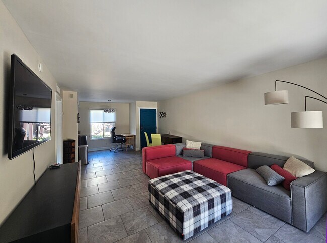 Building Photo - 2160 S Palm Canyon Dr