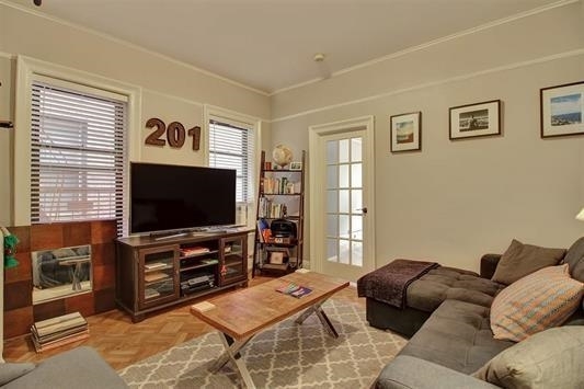 Primary Photo - 194 Kensington Ave