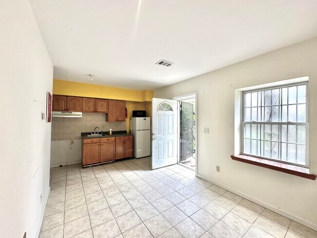 Building Photo - 47 Jewett Ave
