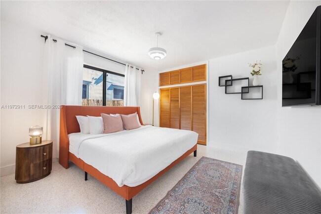 Building Photo - 1860 SW 13th St