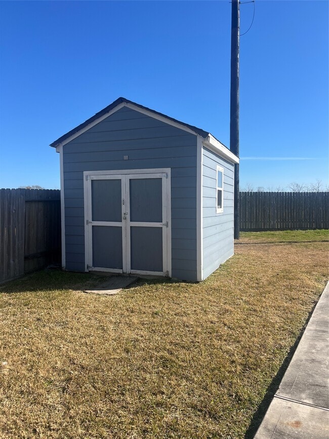 Building Photo - 5502 Rainbow Rd.