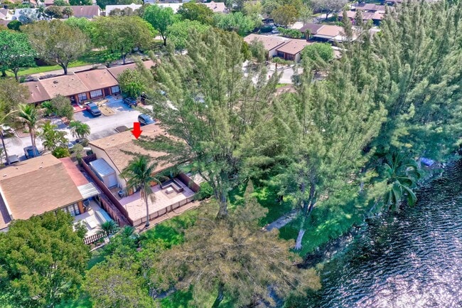 Building Photo - 2250 Buttonwood Ave