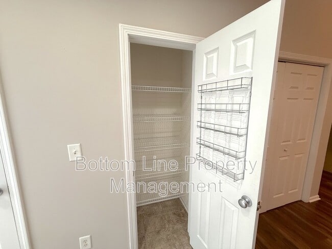 Building Photo - 675 Raya Ct