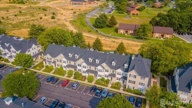 Building Photo - 908 Blossom Cir