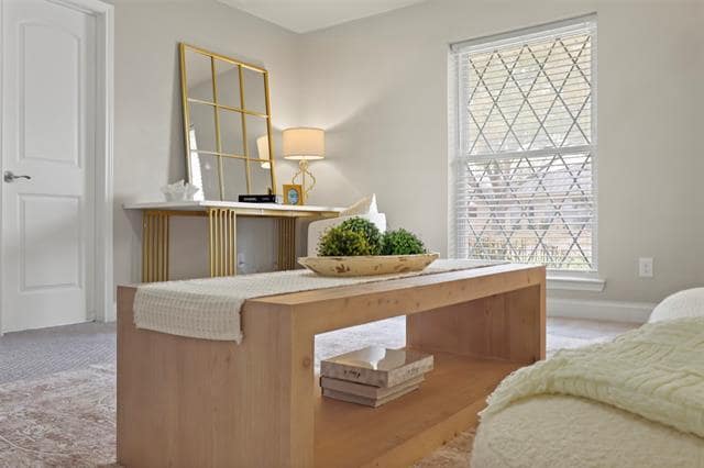 Building Photo - 6350 Glennox Ln