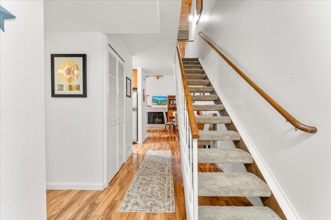 Building Photo - SKI LEASE:  Updated Townhome in Wooded, Central North Lake Location!