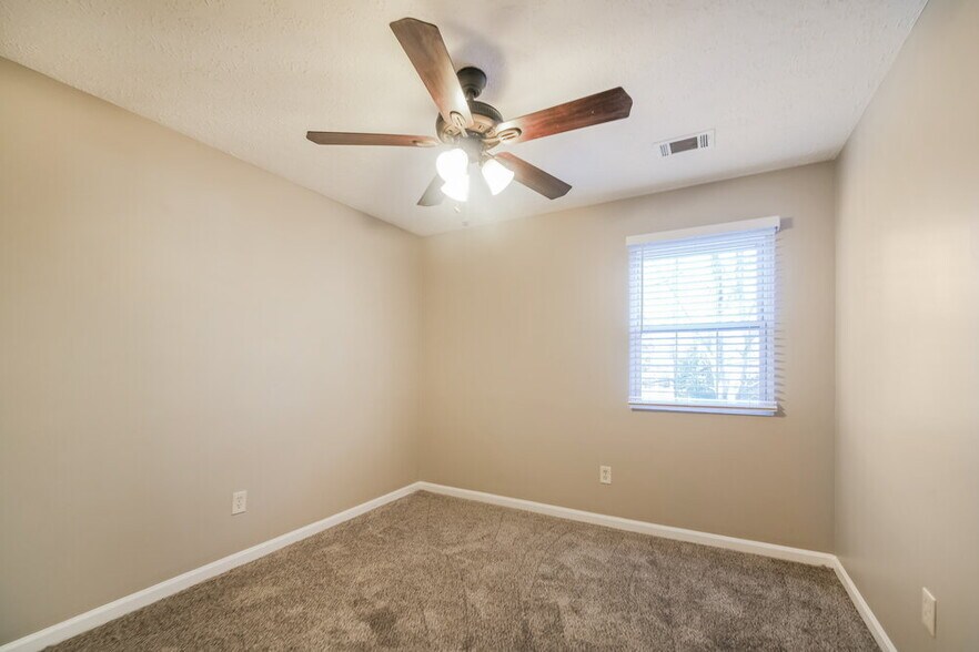 Building Photo - 1860 Rainbow Ln