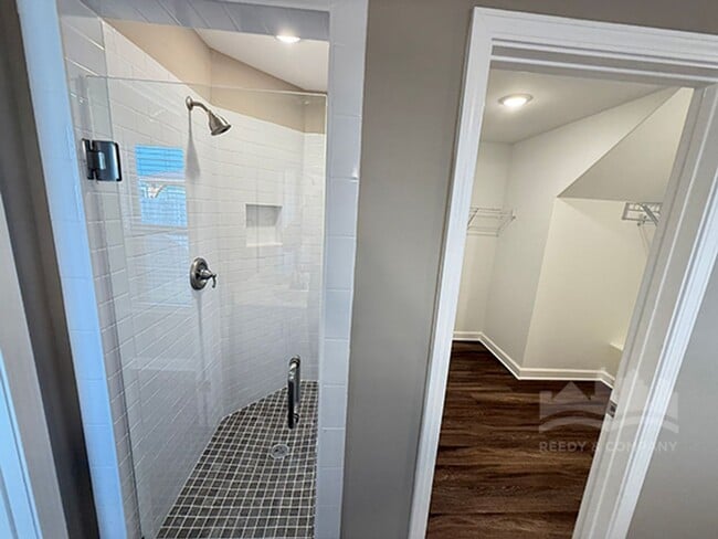 Building Photo - Welcome to this spacious 4 bedroom, 3 bath...