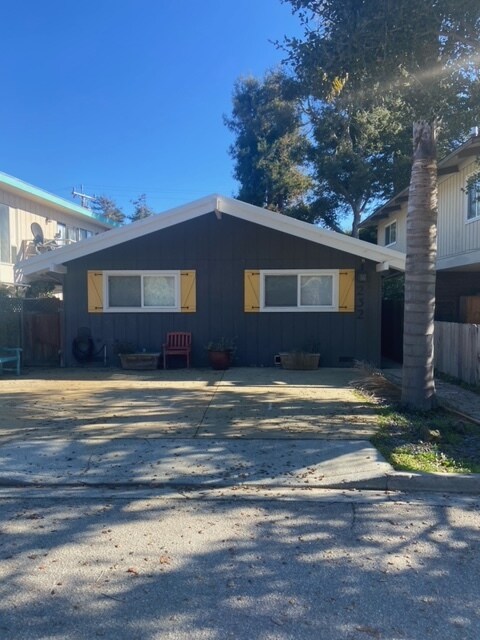 Primary Photo - 232 Moosehead Dr