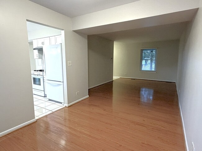 Building Photo - 800 Stanford Ln