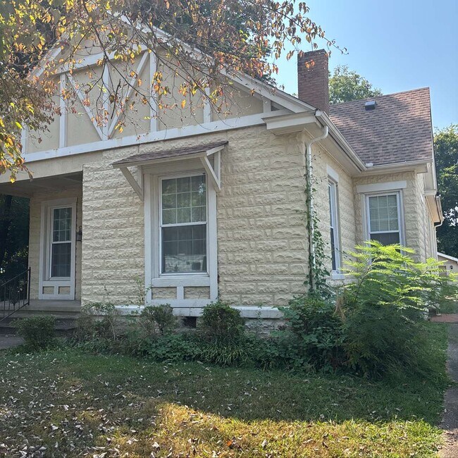 Primary Photo - 141 Alumni Ave