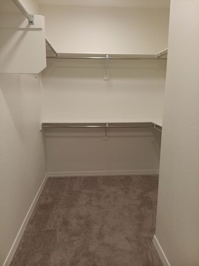 Building Photo - 3 Bedroom, 2 Bathroom Home! Schedule a Sho...