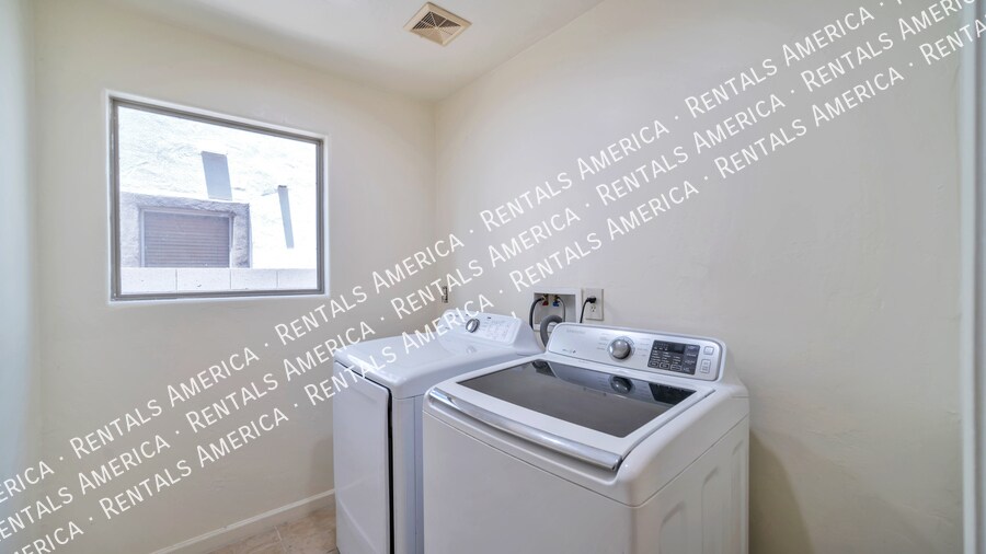 Building Photo - 15400 S Camino Agua Azul