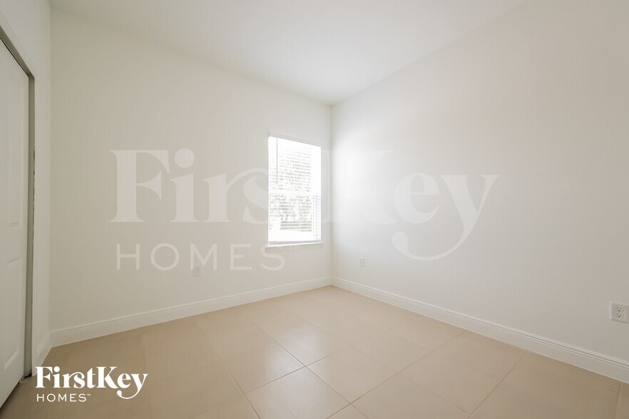 Building Photo - 318 W Aster Ct