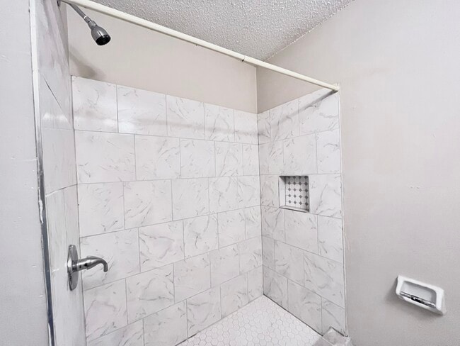 Building Photo - 3021 Sycamore Ave