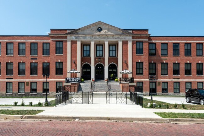 Building Photo - 301 N Mulberry St