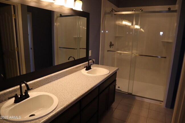 Building Photo - 3887 Cam Bella Rosa