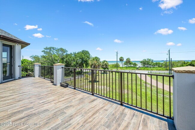Building Photo - 6725 S Tropical Trail