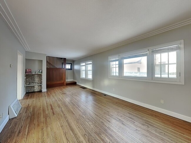 Building Photo - 3610 Oakdale Ave N