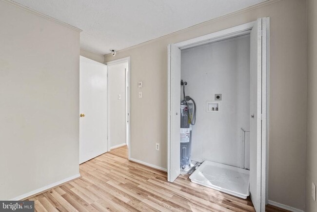 Building Photo - 1005 Lower Clubhouse Drive