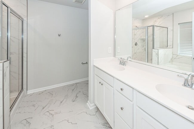 Building Photo - 4 Bedroom, 2.5 Bathroom Home in Cane Bay Plantation - Summerville