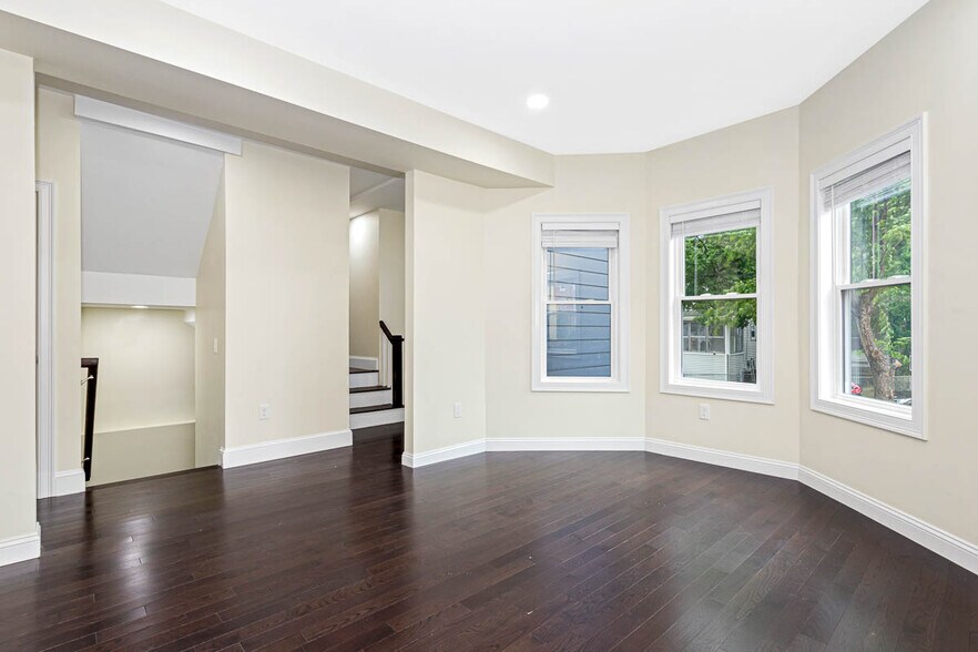 Building Photo - 77 Winchester St