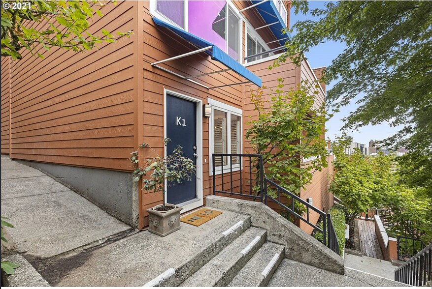 Building Photo - 3701 SW Condor Ave