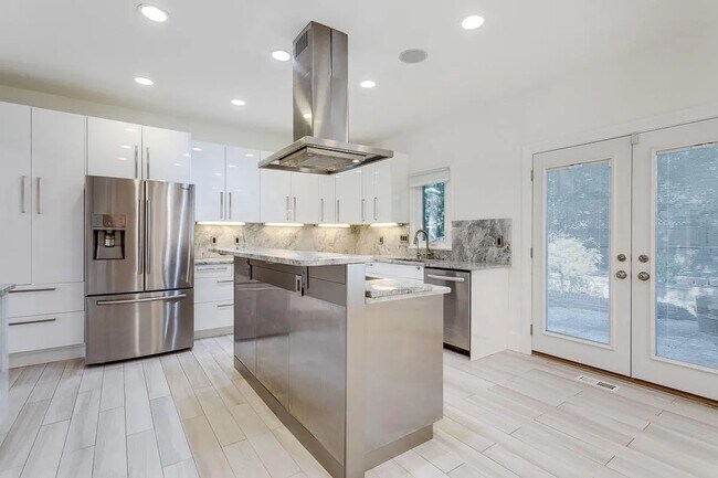 Building Photo - 4611 Charleston Terrace NW