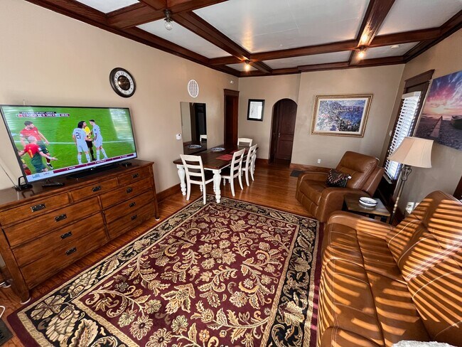 Building Photo - 2608 Leclaire St