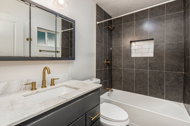 Building Photo - 7401 Valaria Dr