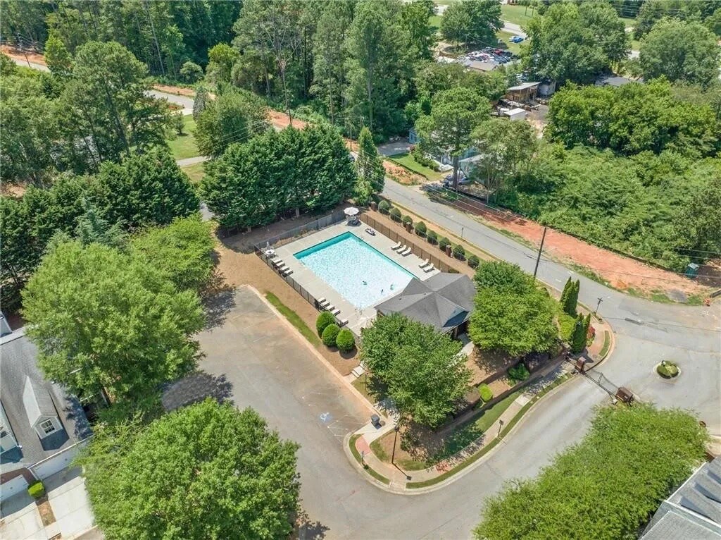 Building Photo - Room in Townhome on Chatham Ridge Dr