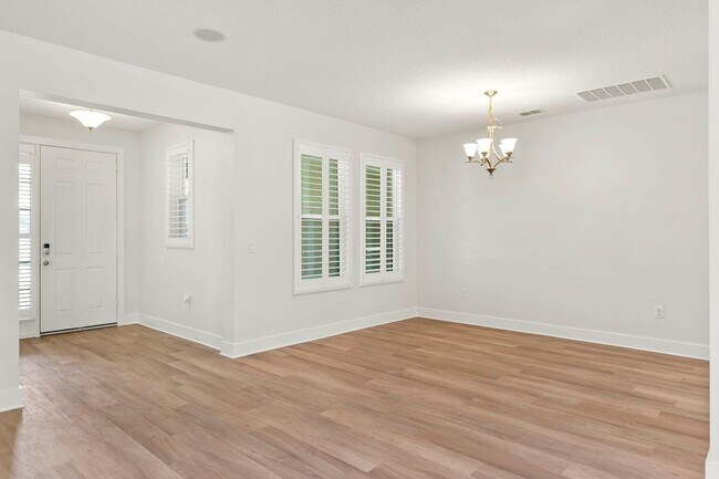 Building Photo - Expansive 4 bedroom, 3 bath remodeled home in gated community