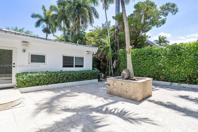 Building Photo - 9200 N Bayshore Dr