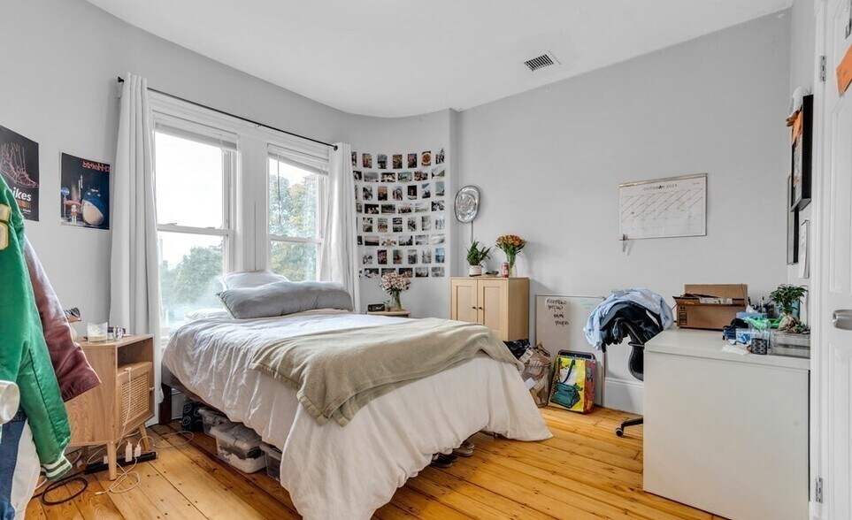 Building Photo - 180 Saint Alphonsus St