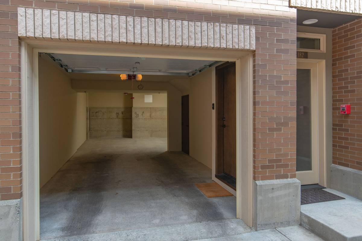 Building Photo - 182 Madrona Way NE