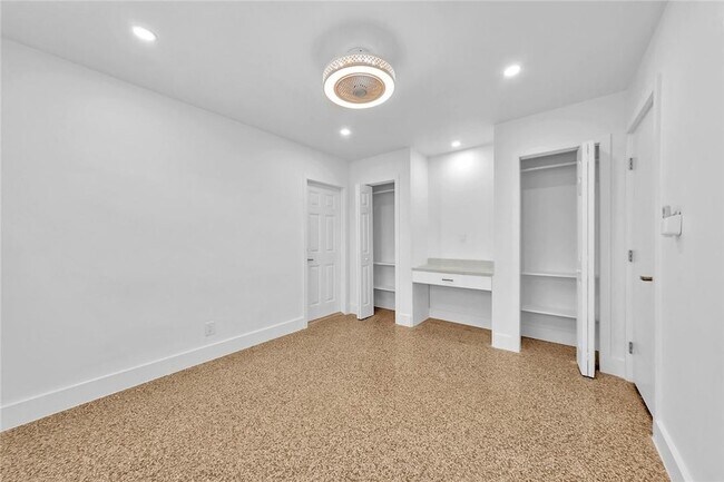 Building Photo - 5122 NE 19th Ave