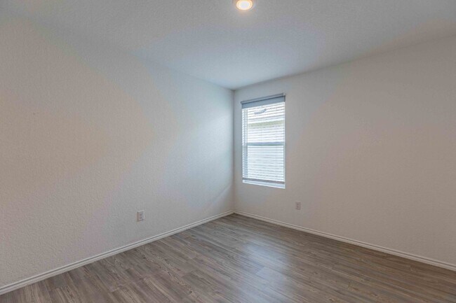 Building Photo - 6562 Runaway Row