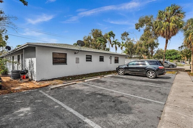 Building Photo - 5748 NW 27th Ct