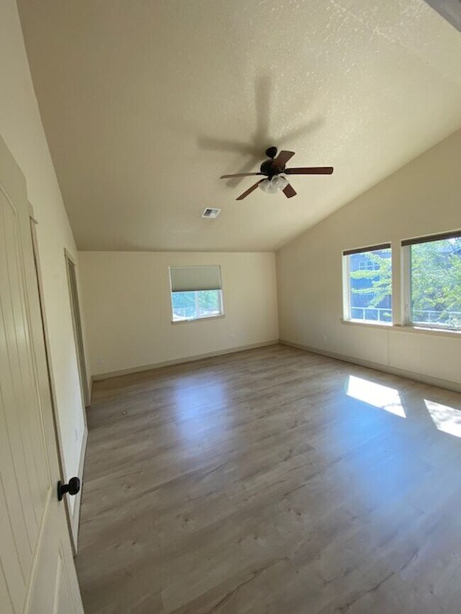 Building Photo - 20166 Merriewood Ln