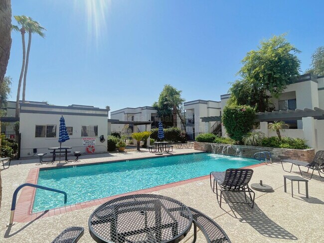 Building Photo - 740 W Elm St