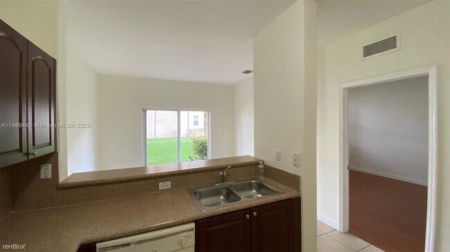 Primary Photo - 3 br, 2 bath House - 2735 SE 16th Ave Unit...