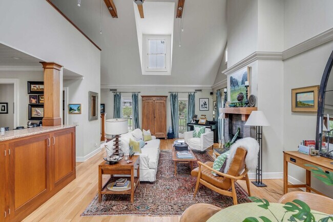 Building Photo - 209 Station 17 St