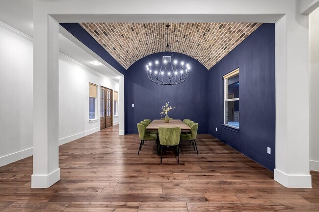 Building Photo - 15937 Stagecoach Rd