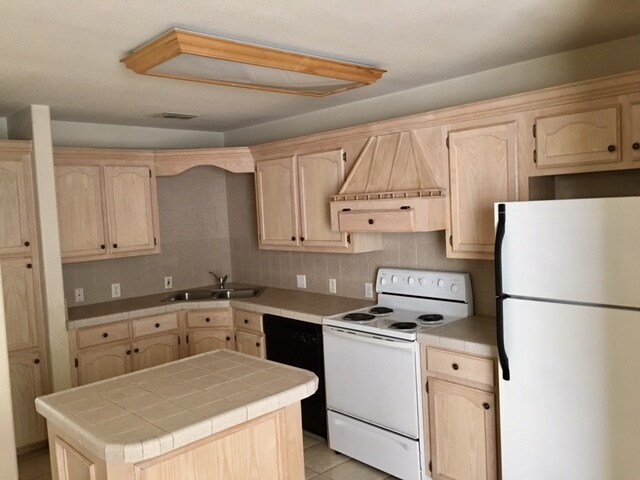 Building Photo - 2408 N I St