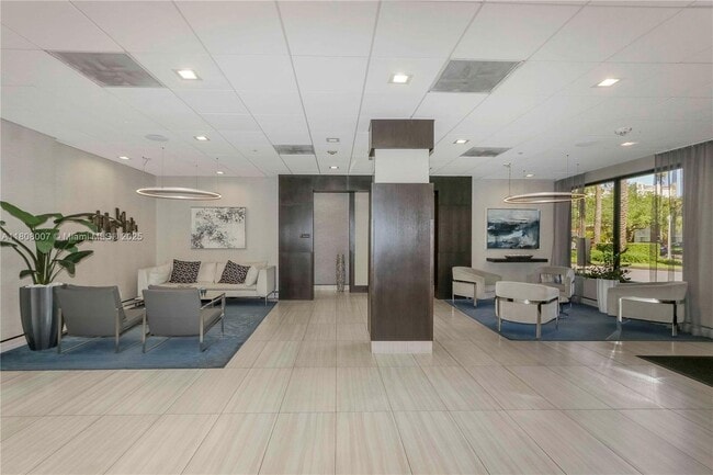 Building Photo - 90 Edgewater Dr