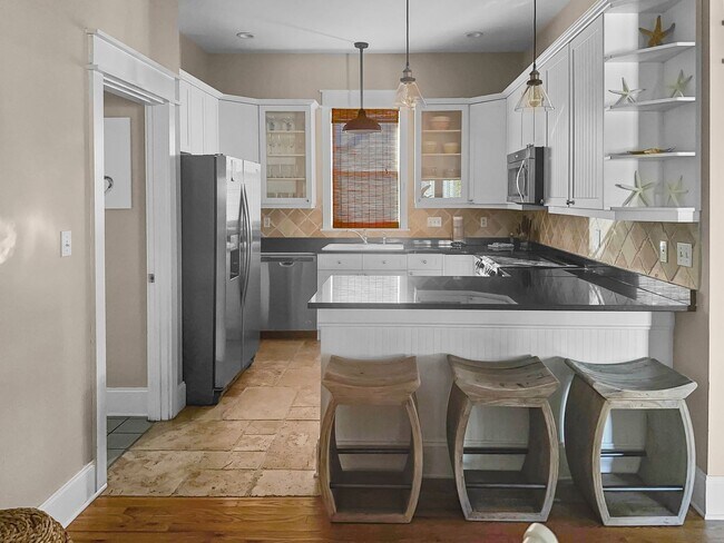 Building Photo - 50% off first months rent.  Open 3 bedroom...
