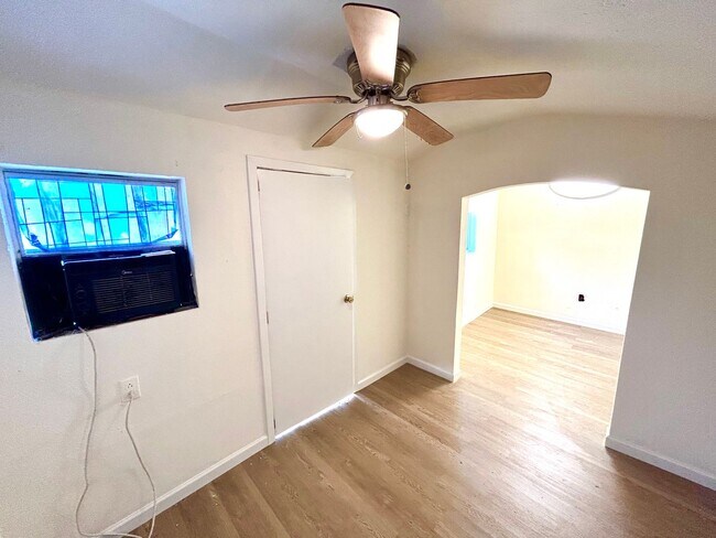 Building Photo - **COMING SOON** Newly Renovated 3 Bedroom ...